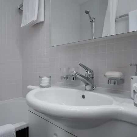 Apartment Suite Modern-23 By Interhome 아파트 아스꼬나